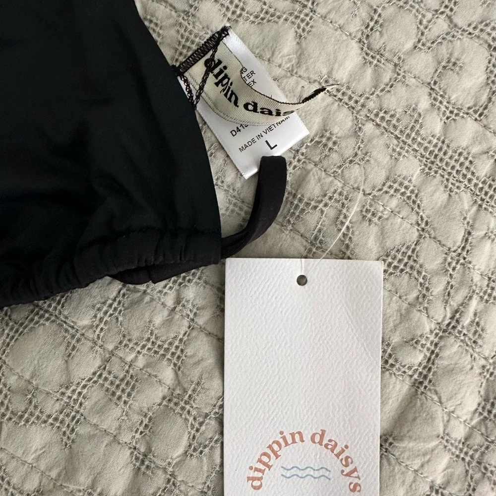 Dippin Daisys Bikini Top + Cheeky Bottom 🖤 - Picture 8 of 9